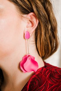 Hanging on a Thread Earrings (Hot Pink)