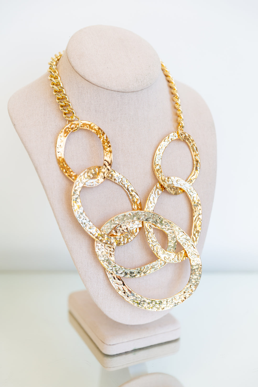 Chain Oval Necklace (Gold)