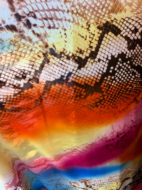 Glissando Kaftan in “Tracy"