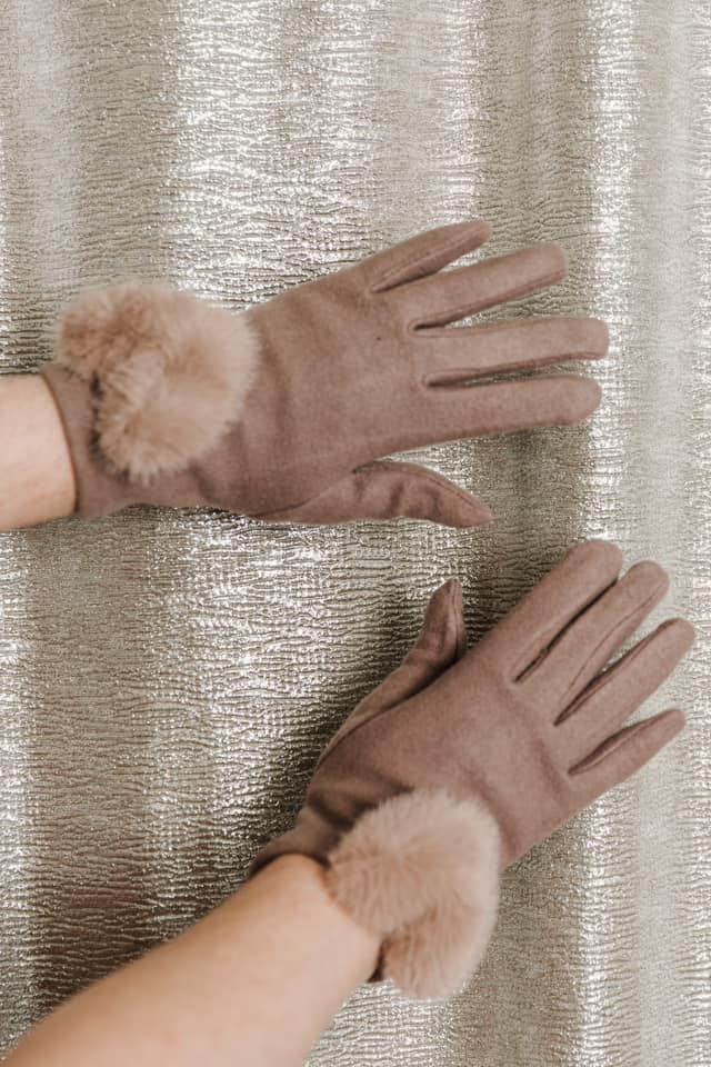 Heart Gloves (Tan)
