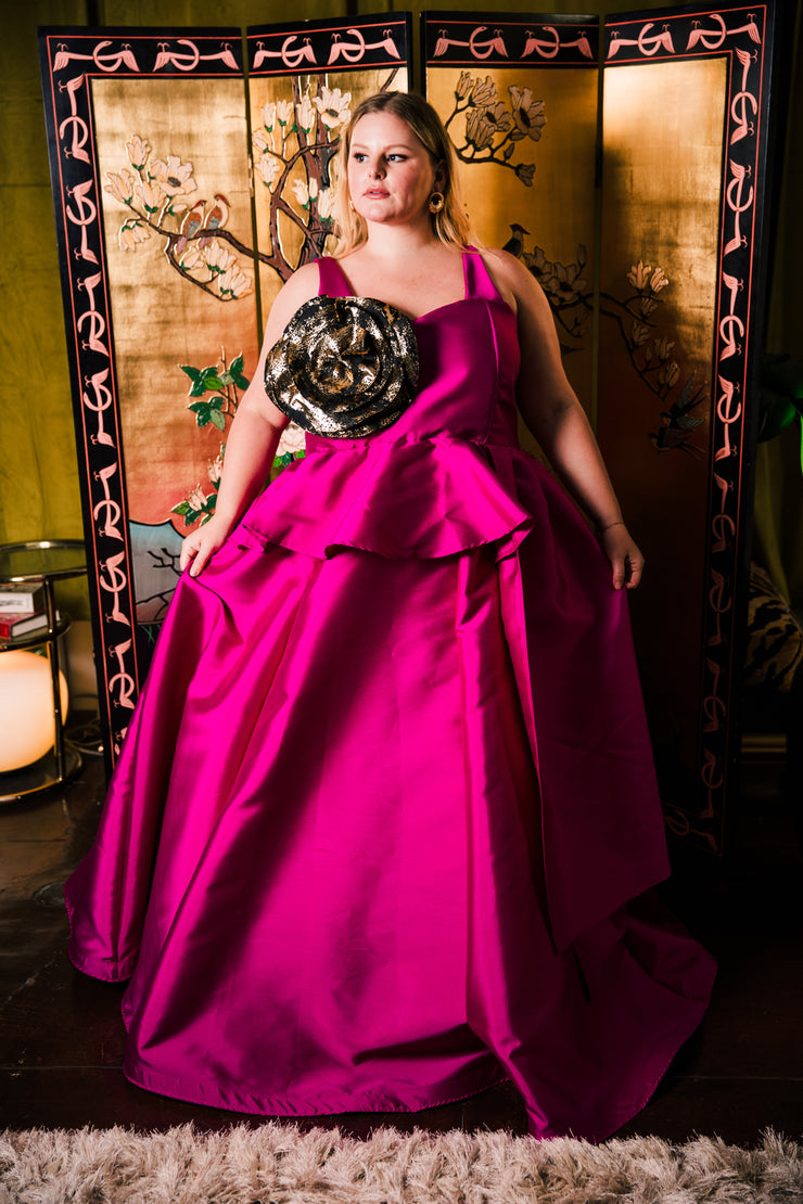Fleur Interchangeable Rosette in "Un Ballo in Maschera"