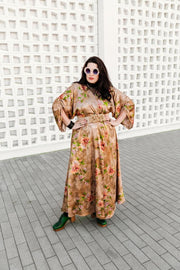 Downstage Duster in "Endless Wallpaper"