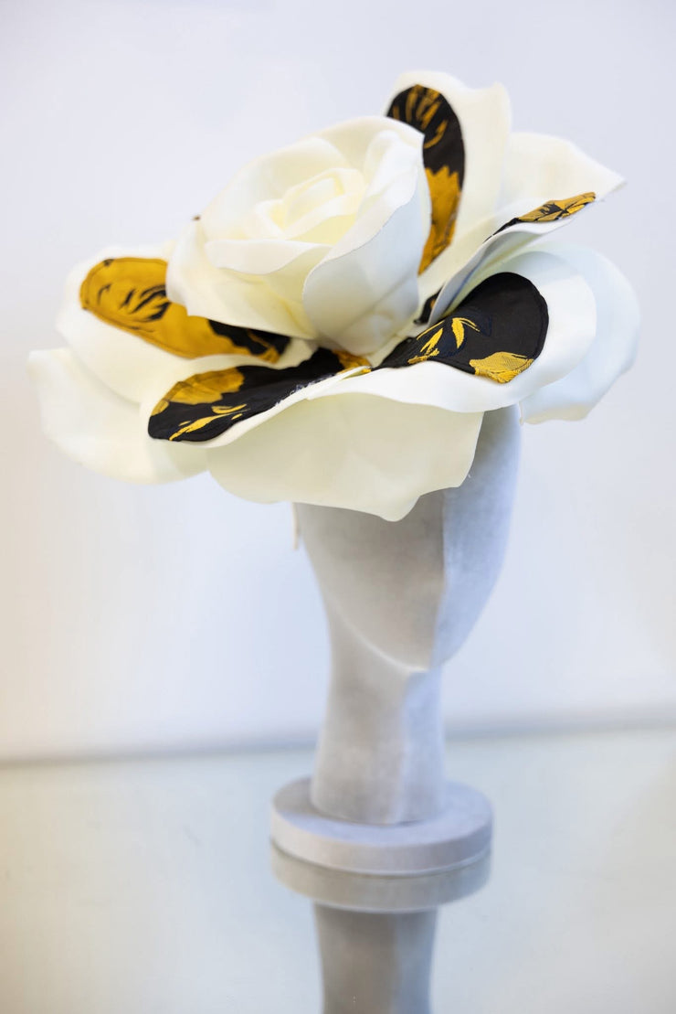 Rose Fascinator in “Pagliacci” (SAMPLE)