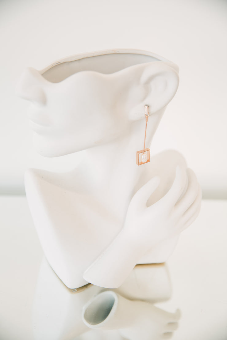 Escape from Paris: Gold Circles Chain Pearl Drop Earrings