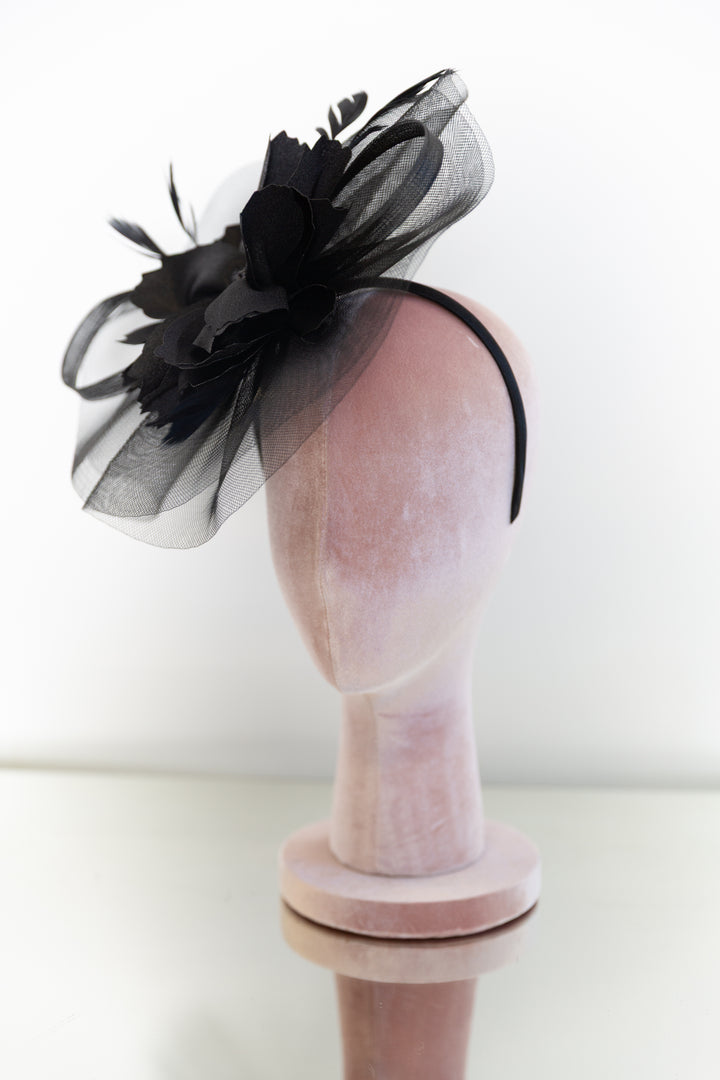 Fascinator in “Noir"
