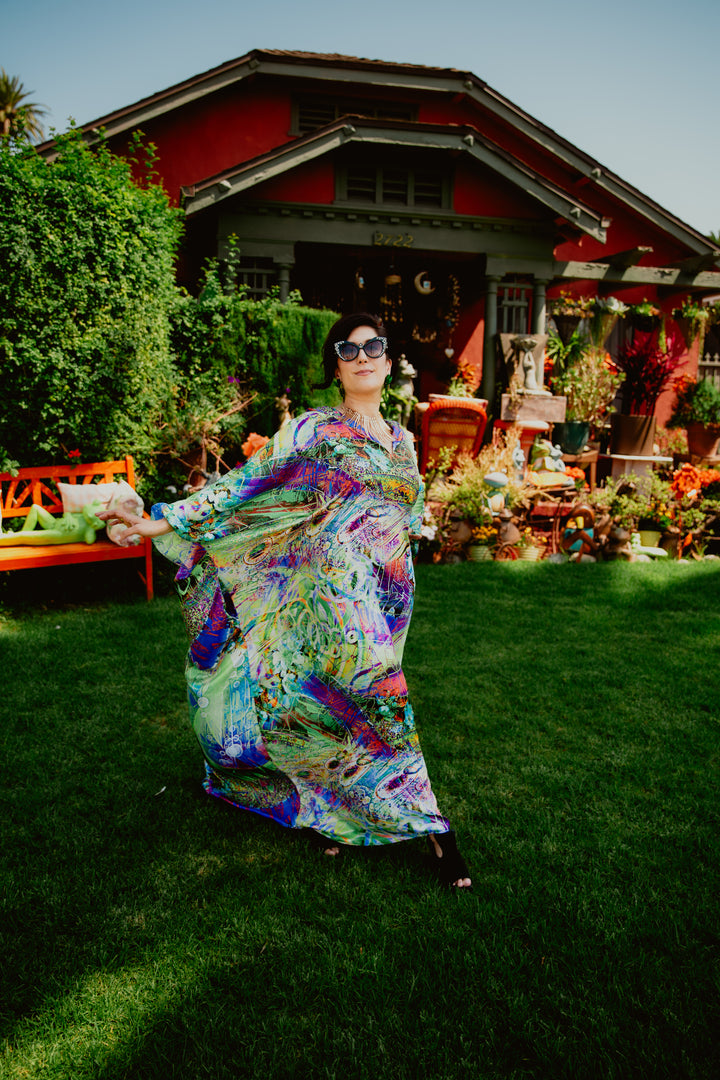 Glissando Kaftan in “Patty”