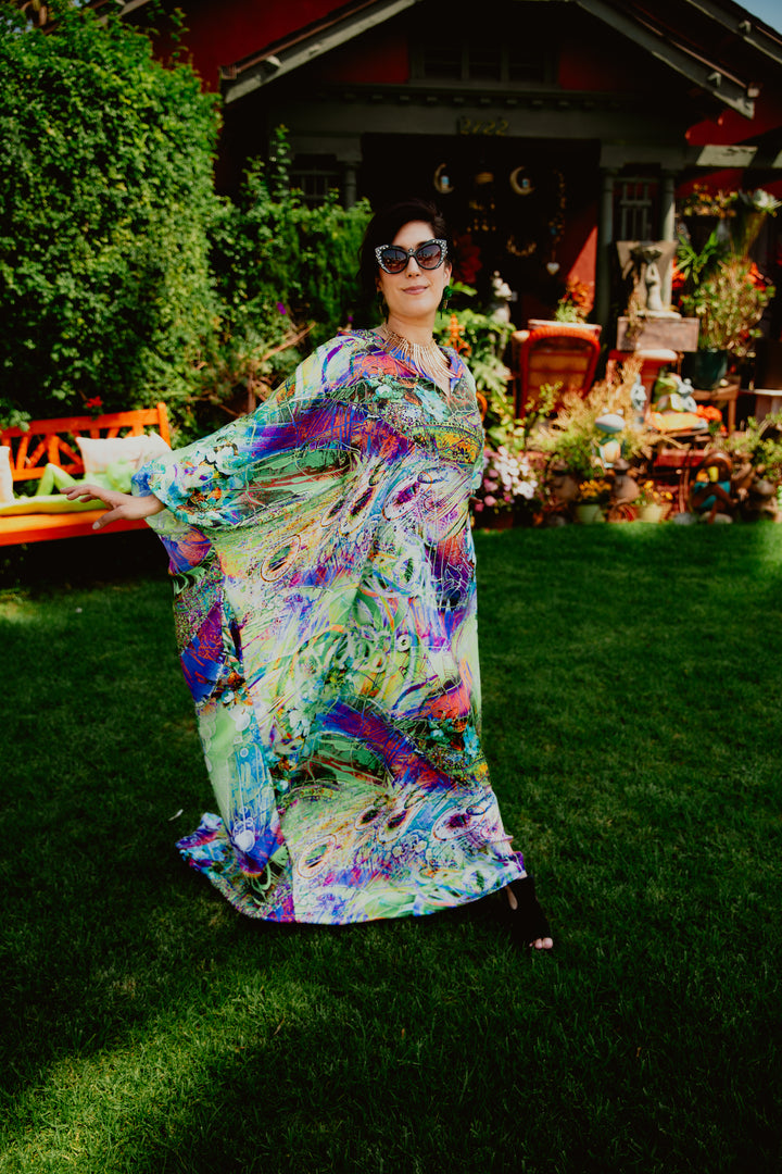 Glissando Kaftan in “Patty”