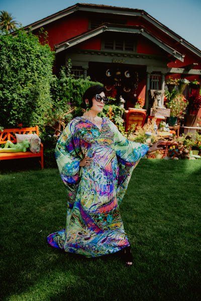 Glissando Kaftan in “Patty”