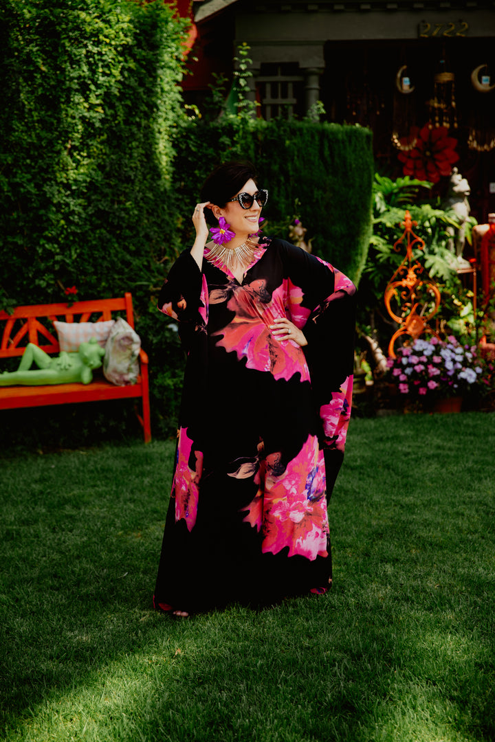Glissando Kaftan in “Janai”