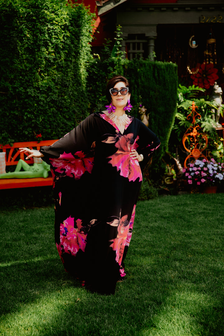Glissando Kaftan in “Janai”