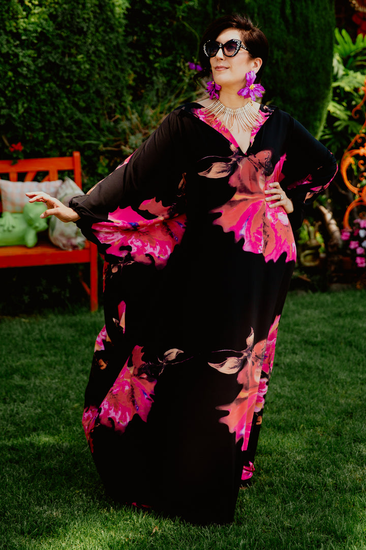 Glissando Kaftan in “Janai”