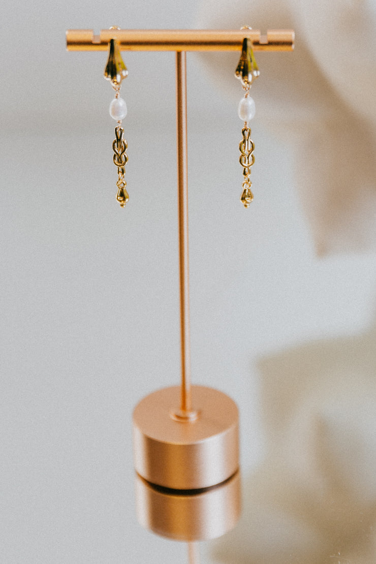 A&O Thalia Pearl Earrings