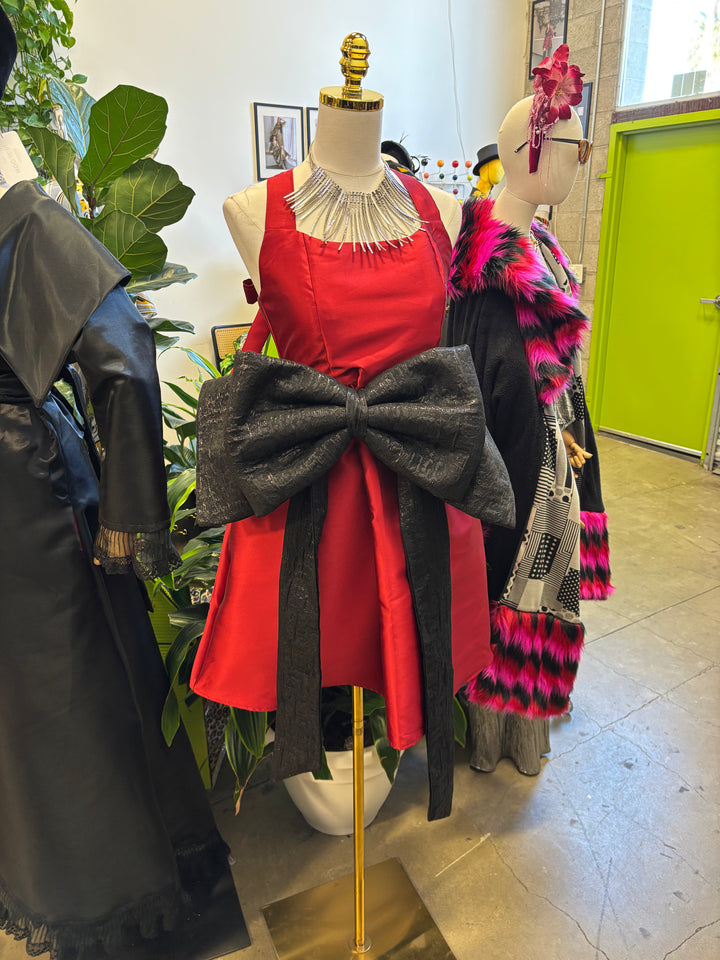 I'm The Gift Bow Belt in “Turandot" (Black)