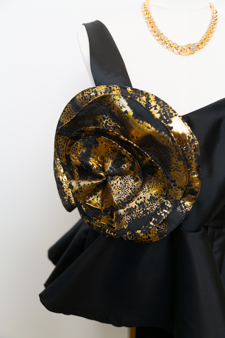 Fleur Interchangeable Rosette in "Un Ballo in Maschera"