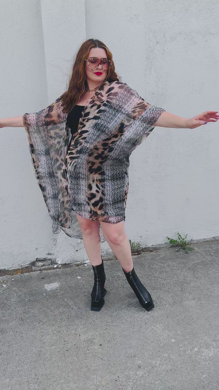 Coloratura Cape in "Angela"